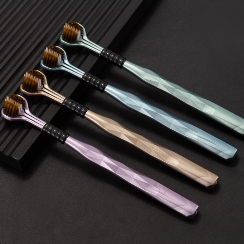 Three-head multi-angle cleaning toothbrush to ensure your oral safety