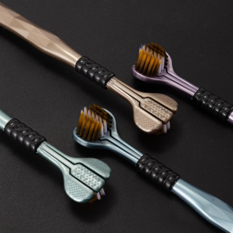 Three-head multi-angle cleaning toothbrush to ensure your oral safety
